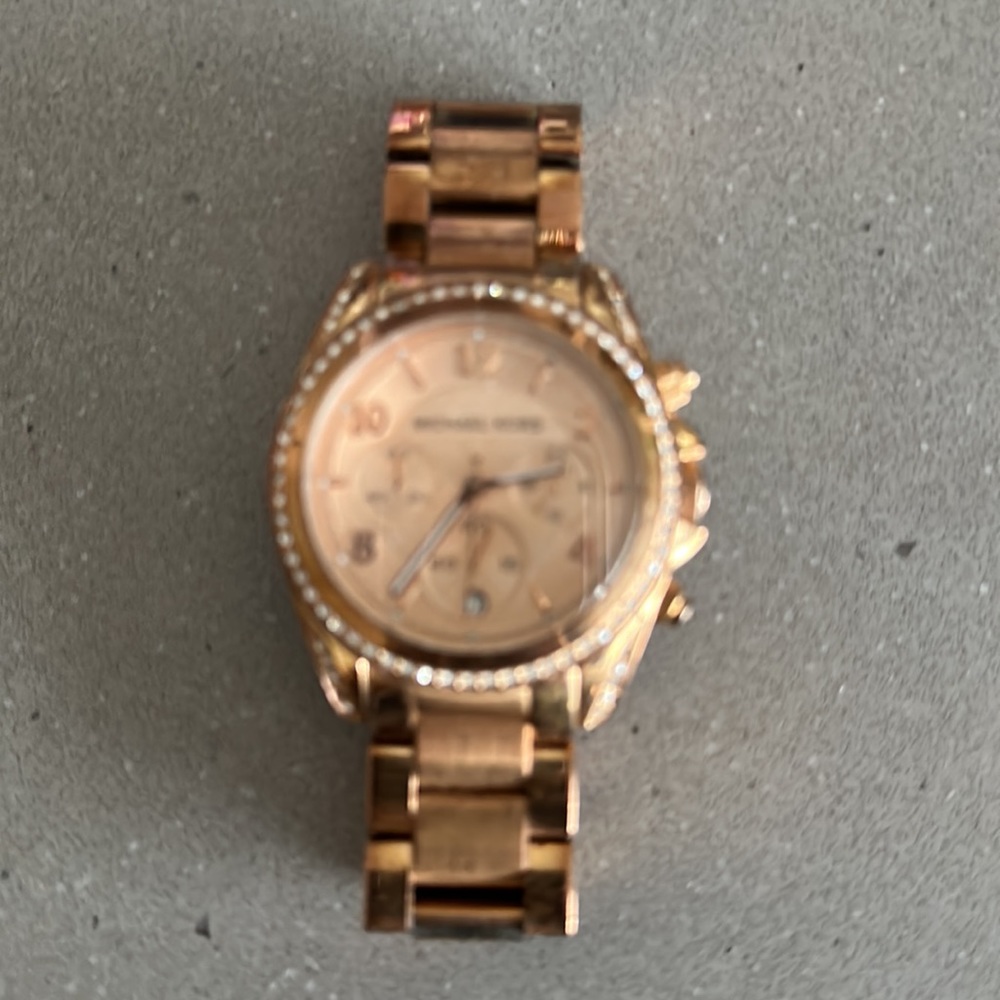 Michael Kors Bel Aire Rose Gold Tone Watch Accesory - Picture 2 of 4